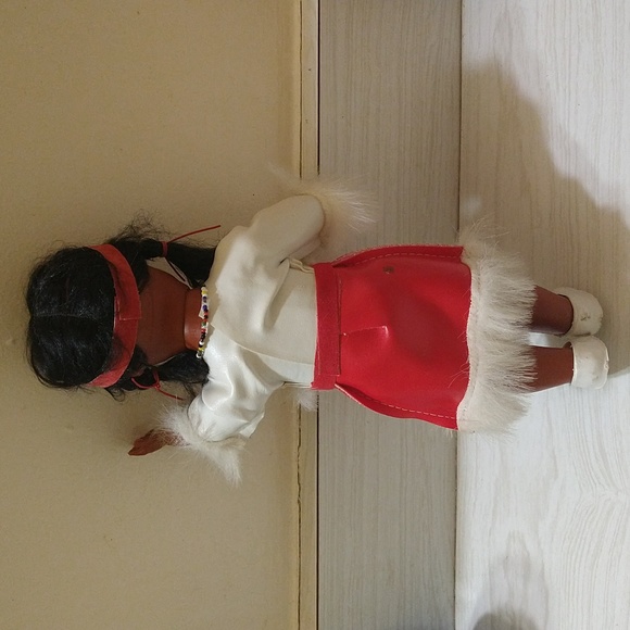 Vintage 1960's Native American Doll Traditional Beaded And Fur Dress - Picture 2 of 5